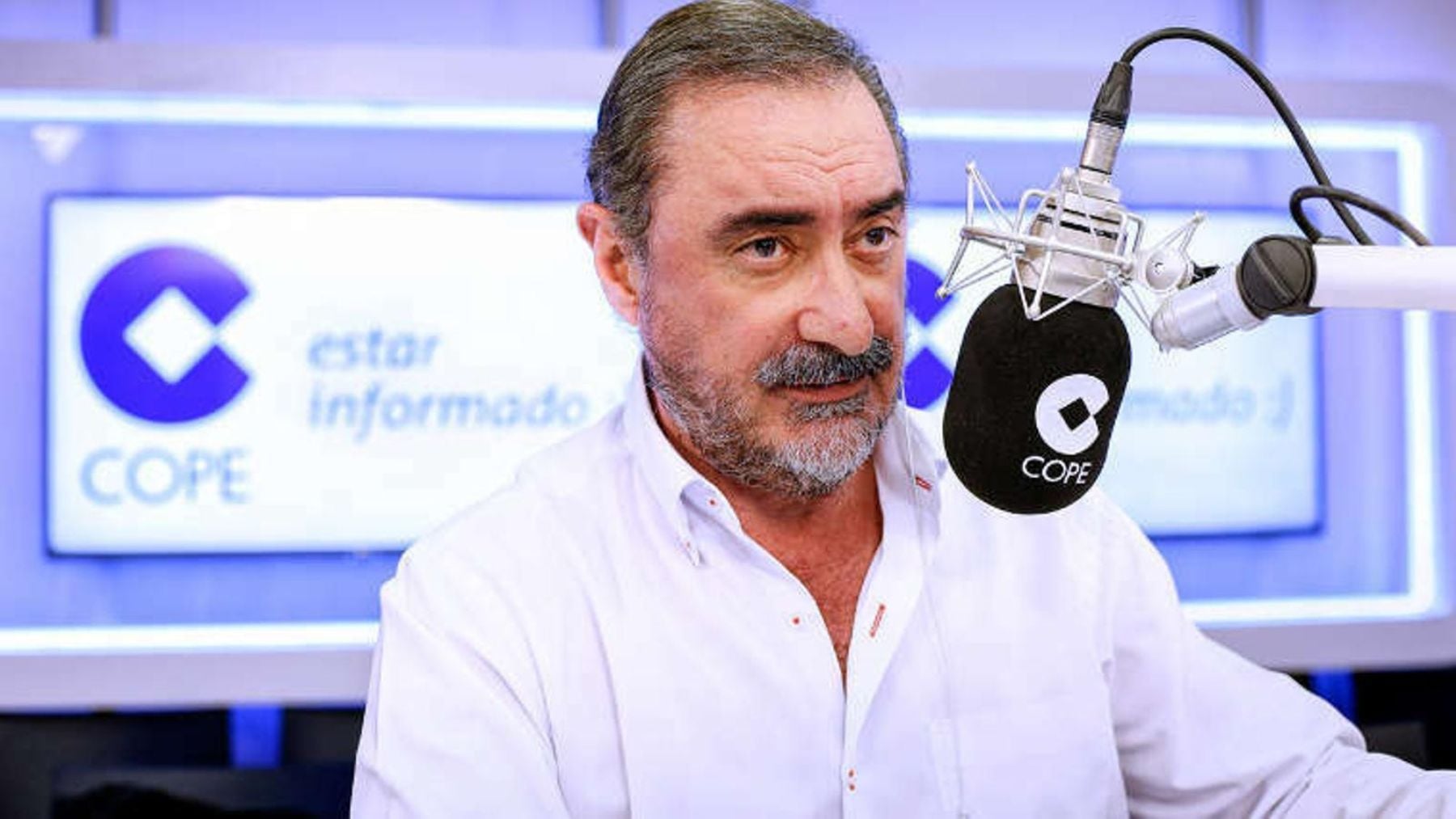 El desternillante editorial de Carlos Herrera desmintiendo una intoxicación etílica en la Feria de Sevilla: Se dice que me la he pegado muy gorda