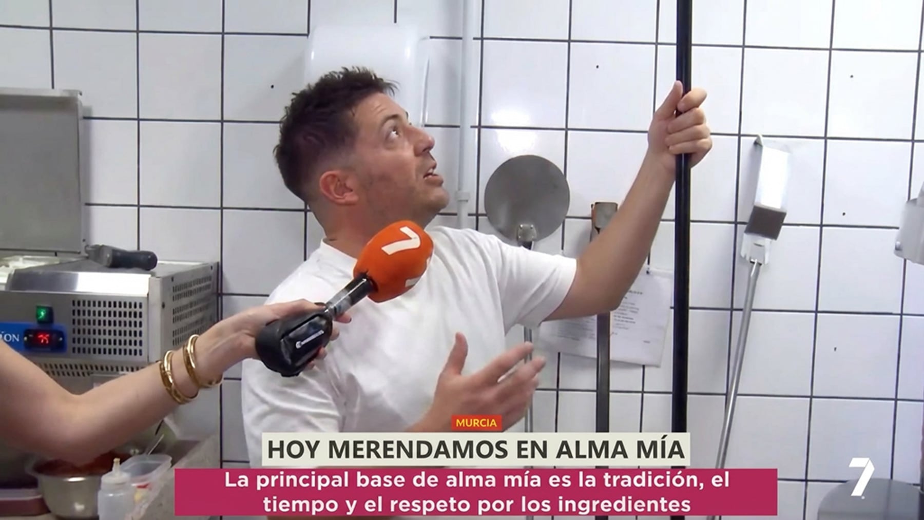 Un cocinero la lía en pleno directo en La 7 de Murcia: su demostración con una pizza acaba en desastre