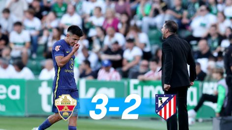 Thiago Almada, tras ser expulsado.