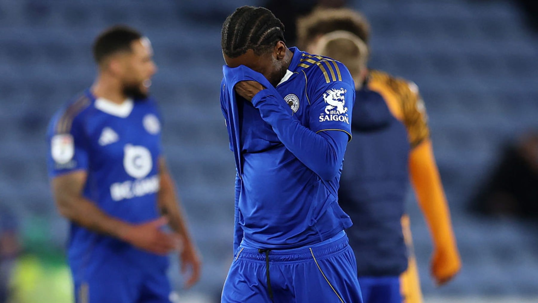 La caída a los infiernos del Leicester: desciende a Tercera una década después de ganar la Premier