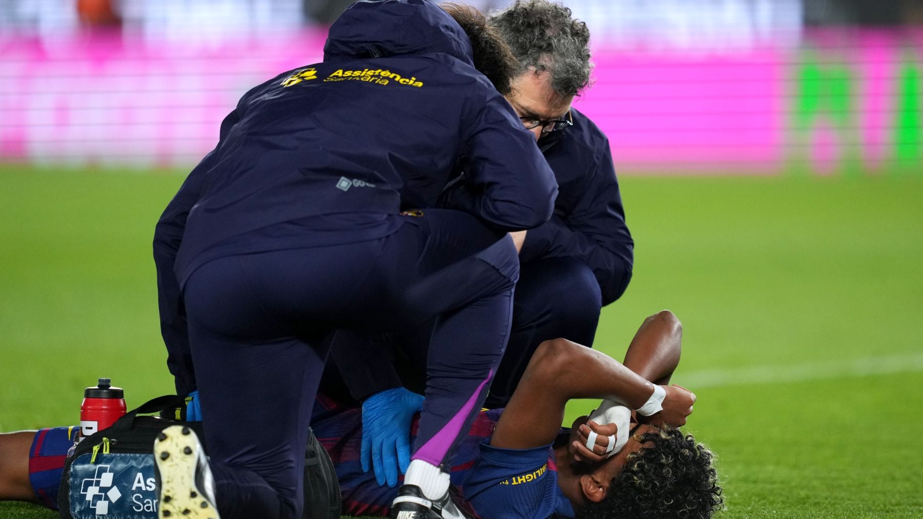 Alarma roja con Lamine Yamal: se marcha lesionado contra el Celta tras marcar un gol de penalti