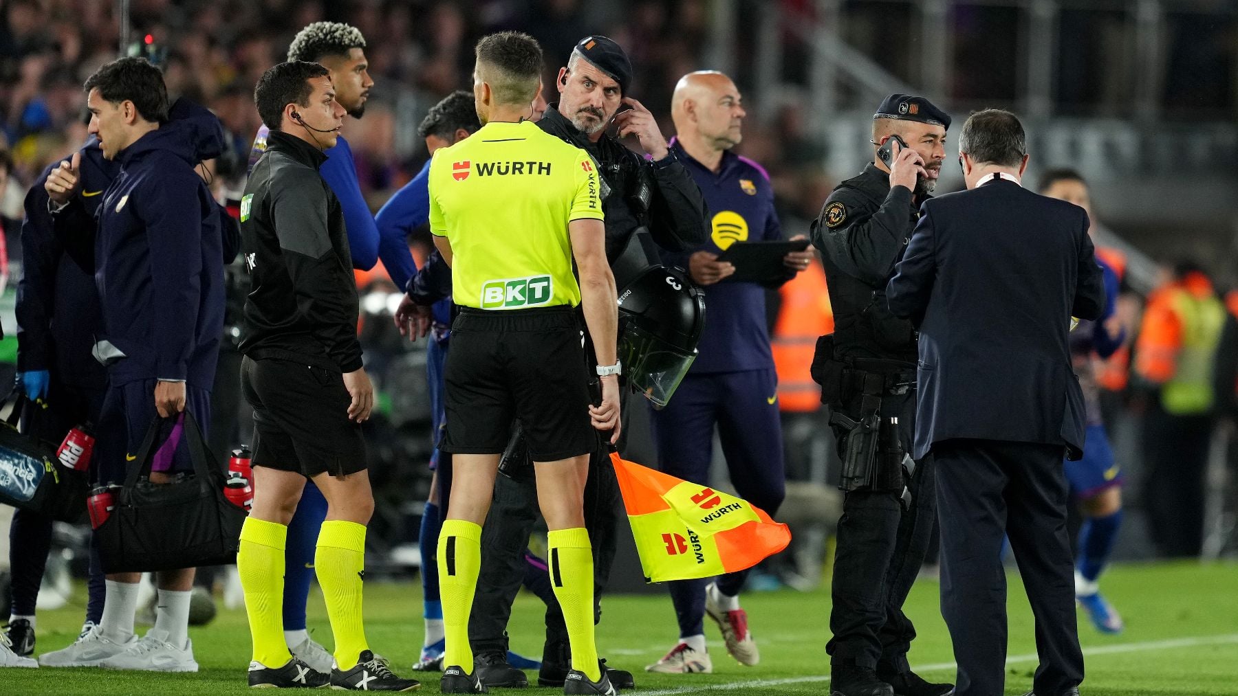 Por qué se ha retrasado el partido del Barcelona - Celta de Vigo: estuvo parado 20 minutos antes del descanso
