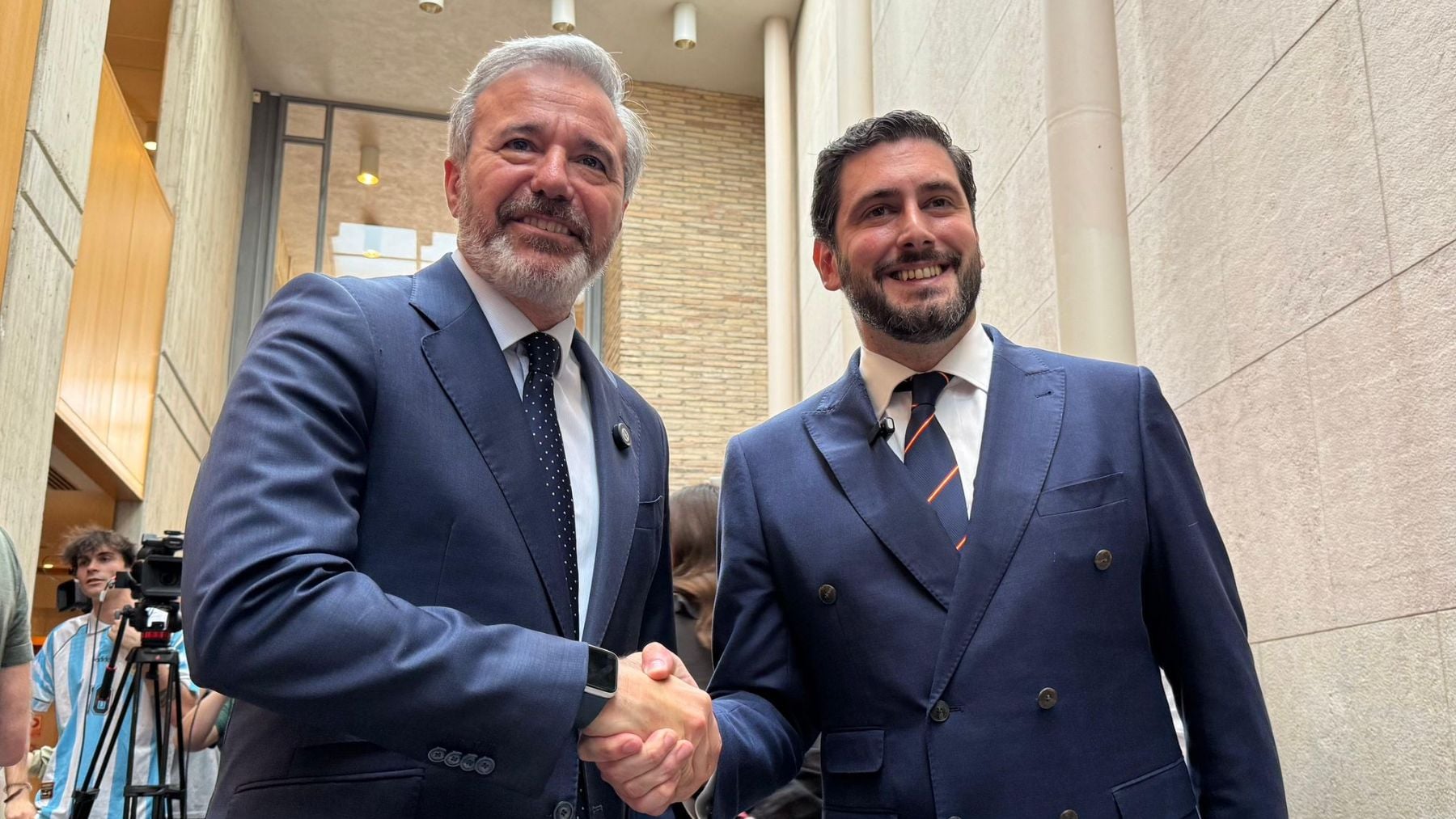 Acuerdo PP-Vox para investir a Azcón en Aragón: una vicepresidencia y tres consejerías para los de Abascal