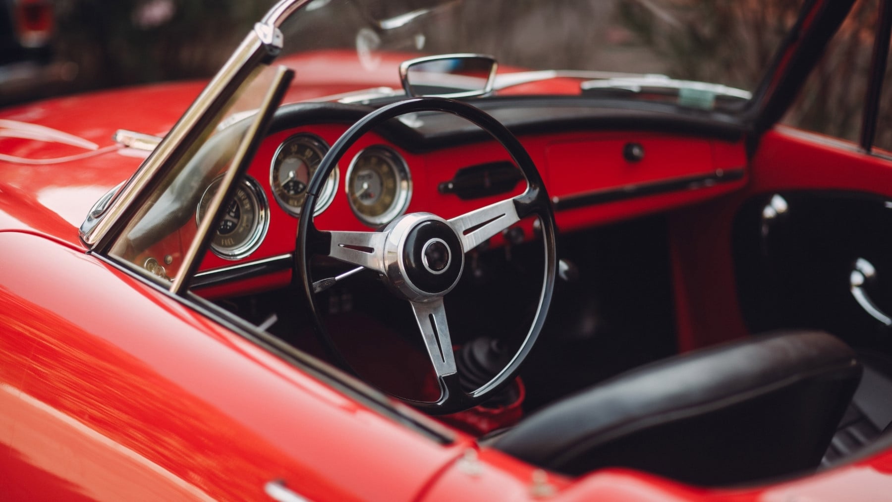 La DGT permite la entrada de coches viejos en las Zonas de Bajas Emisiones: comprueba si el tuyo puede entrar