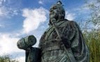 Estatua de Sun Tzu en la ciudad japonesa de Yurihama (Tottori). FOTO: 663highland, CC BY-SA 3.0, via Wikimedia Commons