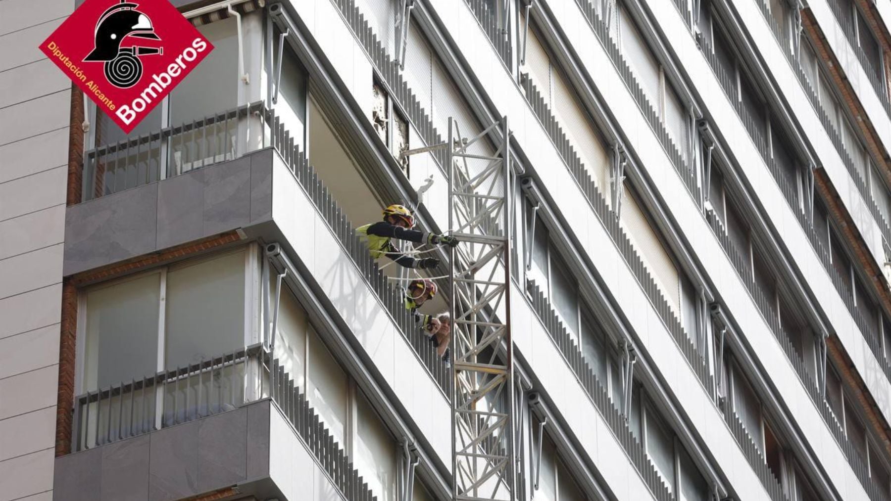 Dos trabajadores fallecidos al desplomarse un andamio de obra de un edificio en Benidorm (Alicante)