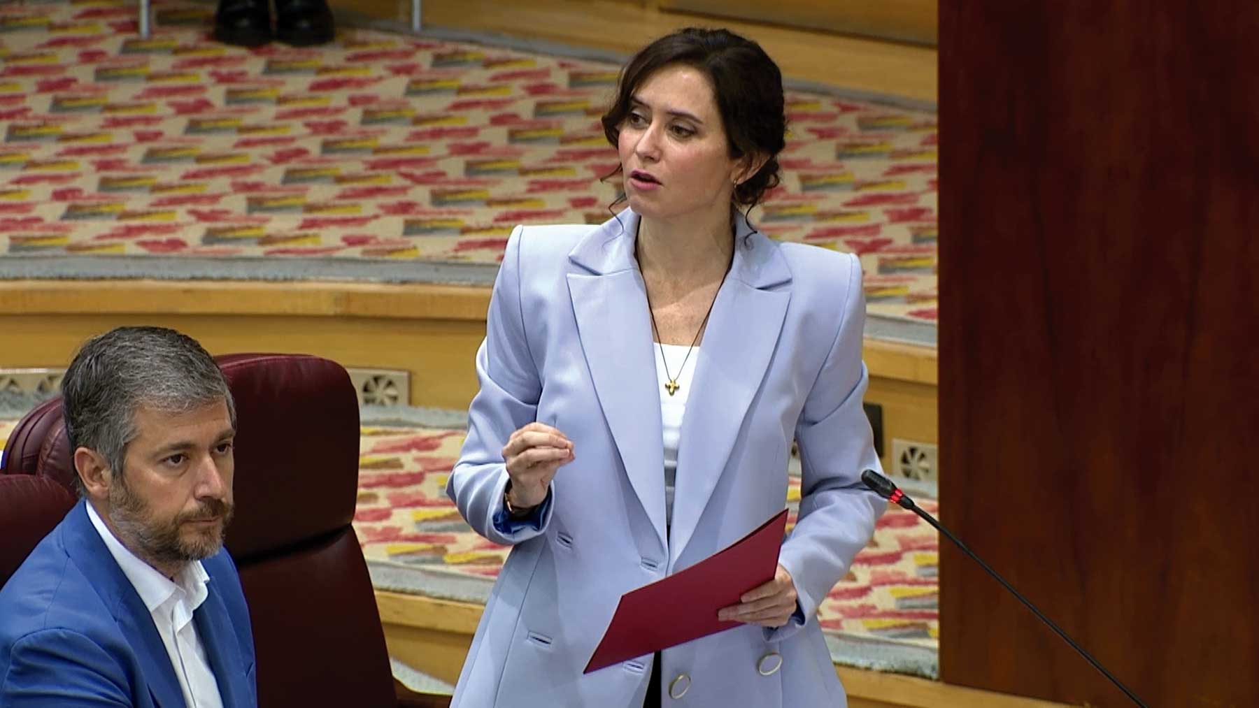 Ayuso contraataca al PSOE: ¿Que el catalán sea un requisito para ser buen o mal catalán no es racismo?