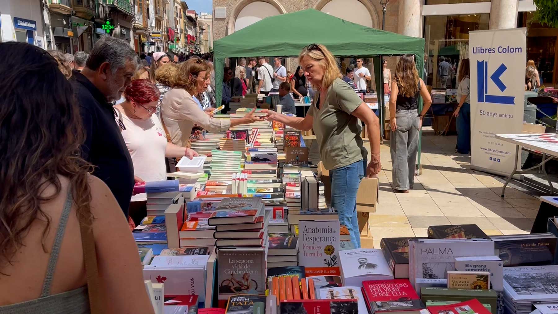 Palma celebra su Día del Libro más brillante con masiva asistencia de público y autores