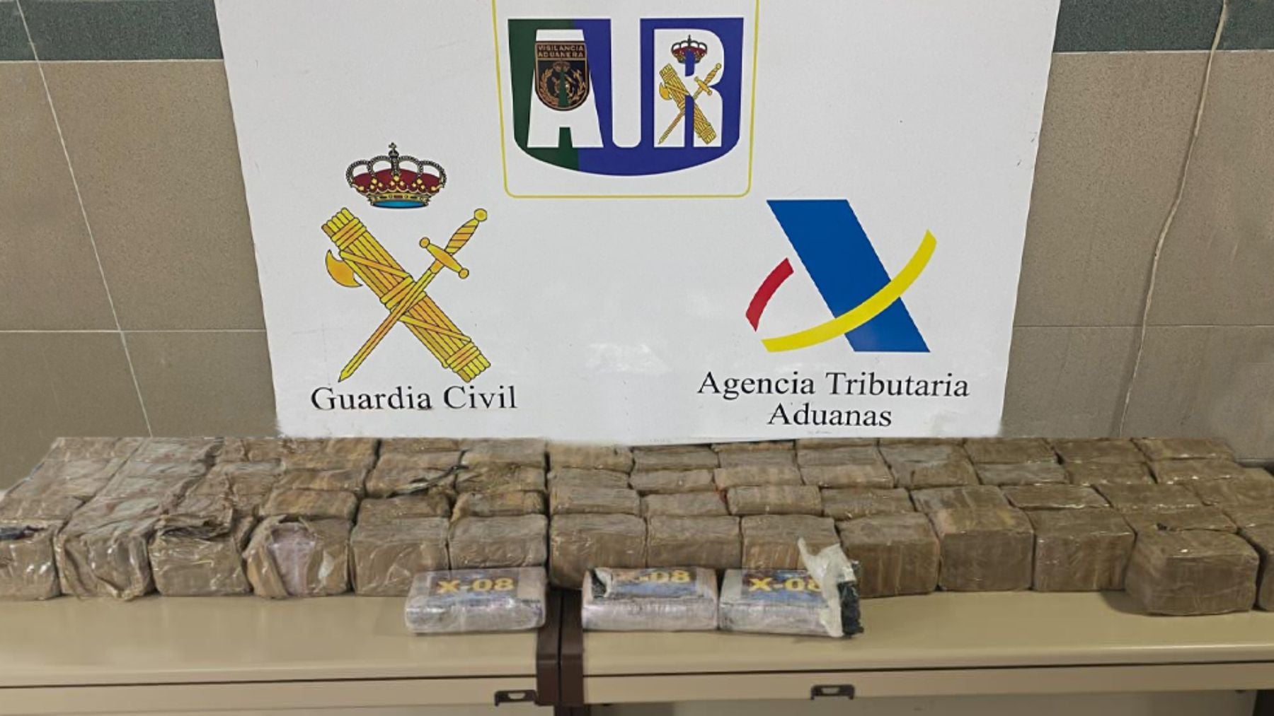 La nueva ruta del narco en Mallorca: interceptan 72 kilos de hachís y cocaína en un paquete sospechoso