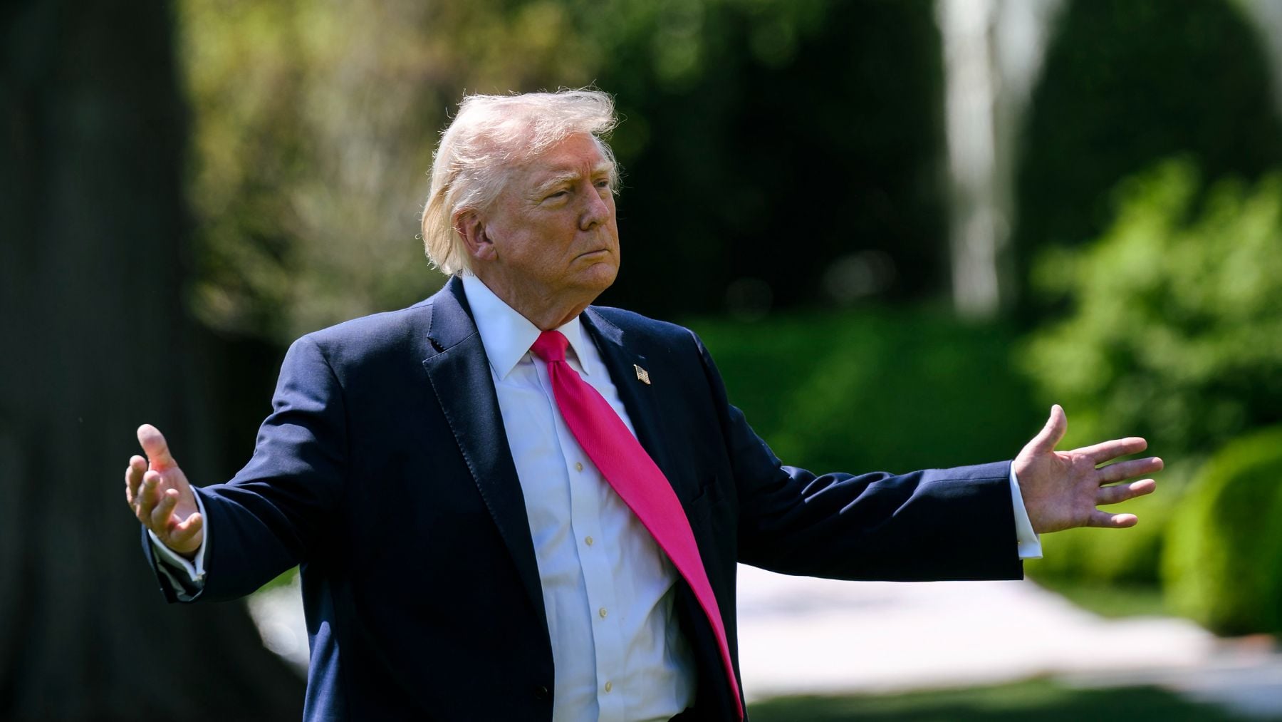 Trump ordena a la Armada de EEUU abrir fuego contra cualquier embarcación que mine el estrecho de Ormuz