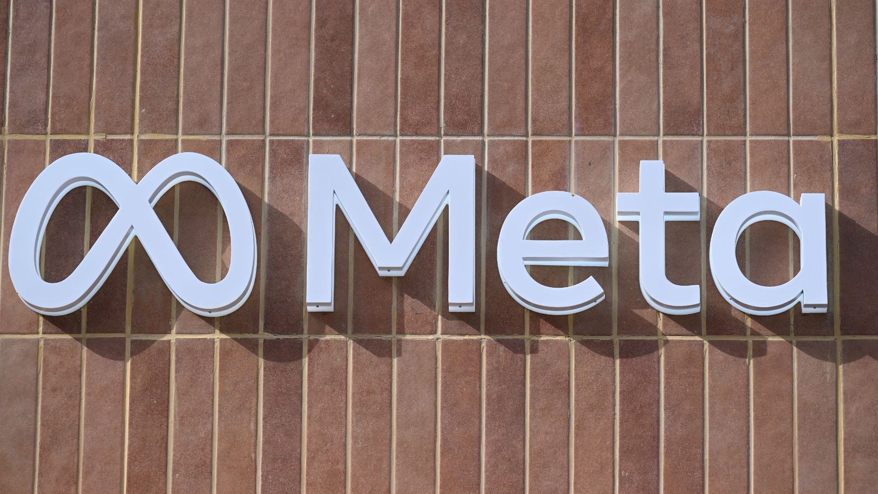 Meta anuncia el despido de 8.000 trabajadores para mejorar su eficiencia a través de la IA