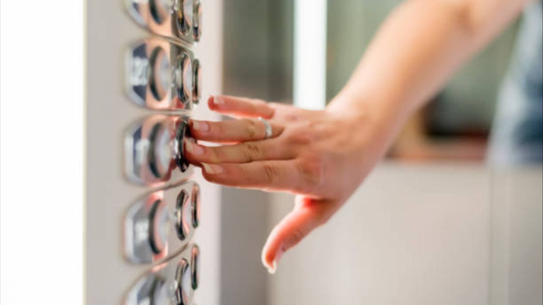 Nueva normativa de ascensores obliga a reformas de 40.000 euros a las comunidades de vecinos: confirmado oficialmente por el BOE