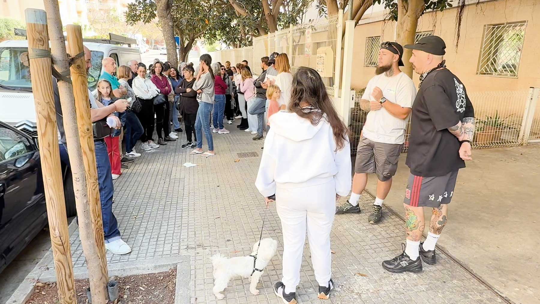 Son Pisà en pie de guerra: familias vacían el colegio por el regreso de Miquel Roldán, profesor condenado por acoso