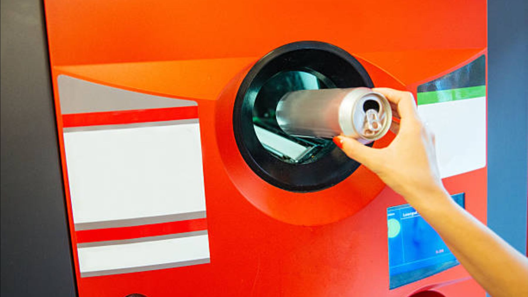 Vas a tener que devolver las botellas y latas vacías al supermercado para no perder dinero y es oficial: el Gobierno confirma la fecha del cambio