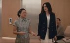 Anne Hathaway junto a la actriz Helen J. Shen en una escena de El diablo viste de Prada 2 (Disney)