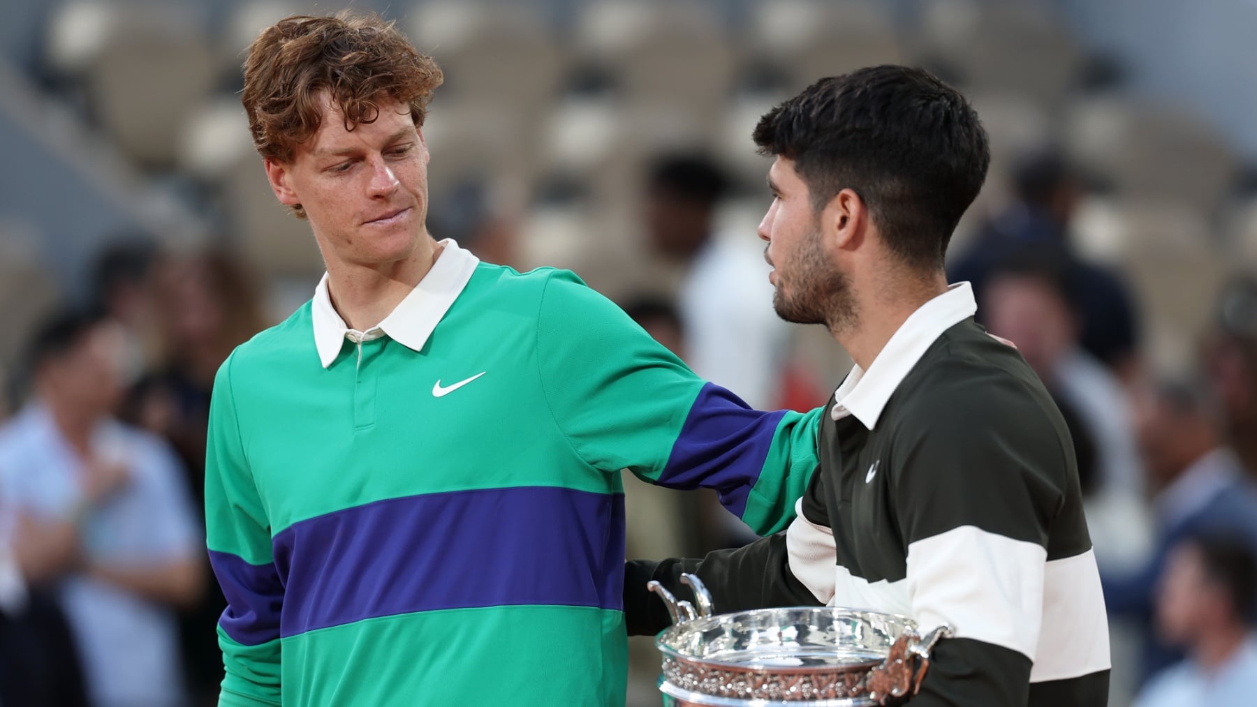 Jannik Sinner y Carlos Alcaraz, tras la última final de Roland Garros. (Getty)