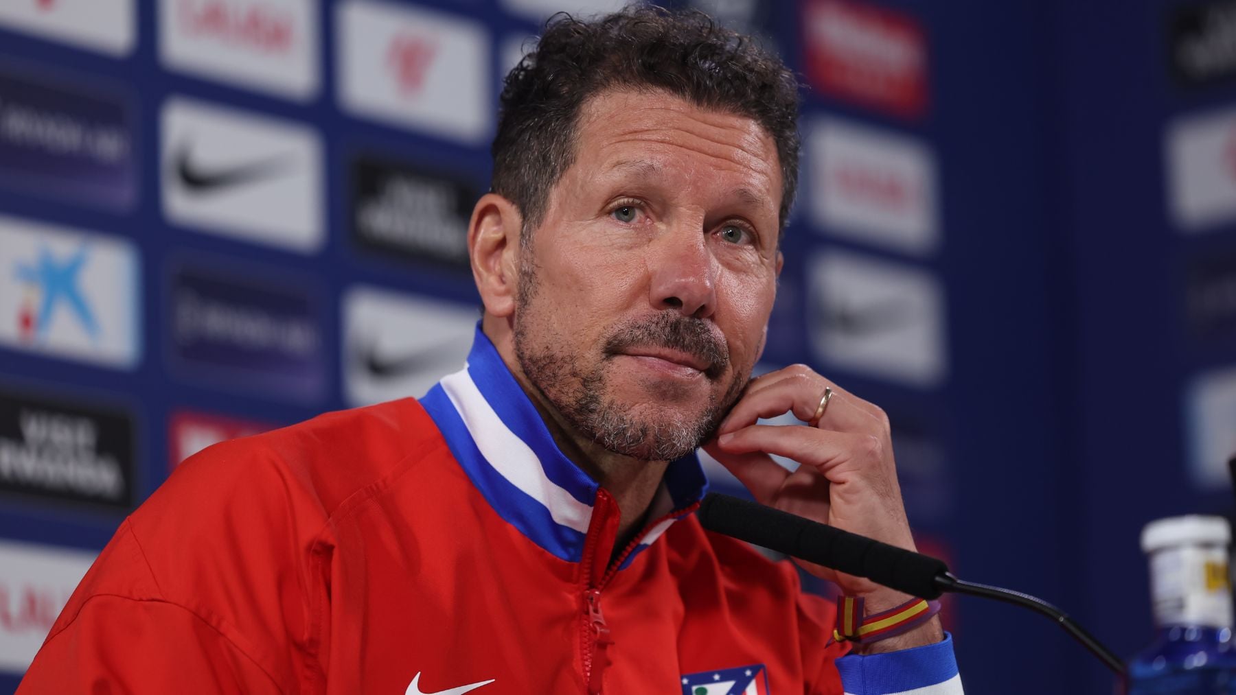 Simeone confirma que Lookman sigue siendo baja y lanza un dardo a sus críticos: Menos mal que lo quité, eh