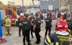 Protección Civil, Policía Nacional, Policía Local y Bomberos tras el fallo de una atracción en la Feria de Sevilla.