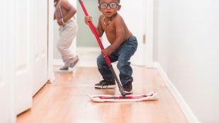 Cómo se escribe friegasuelos en español, friegasuelos en la RAE, friegasuelos o fregasuelos según la RAE, palabras difíciles español.