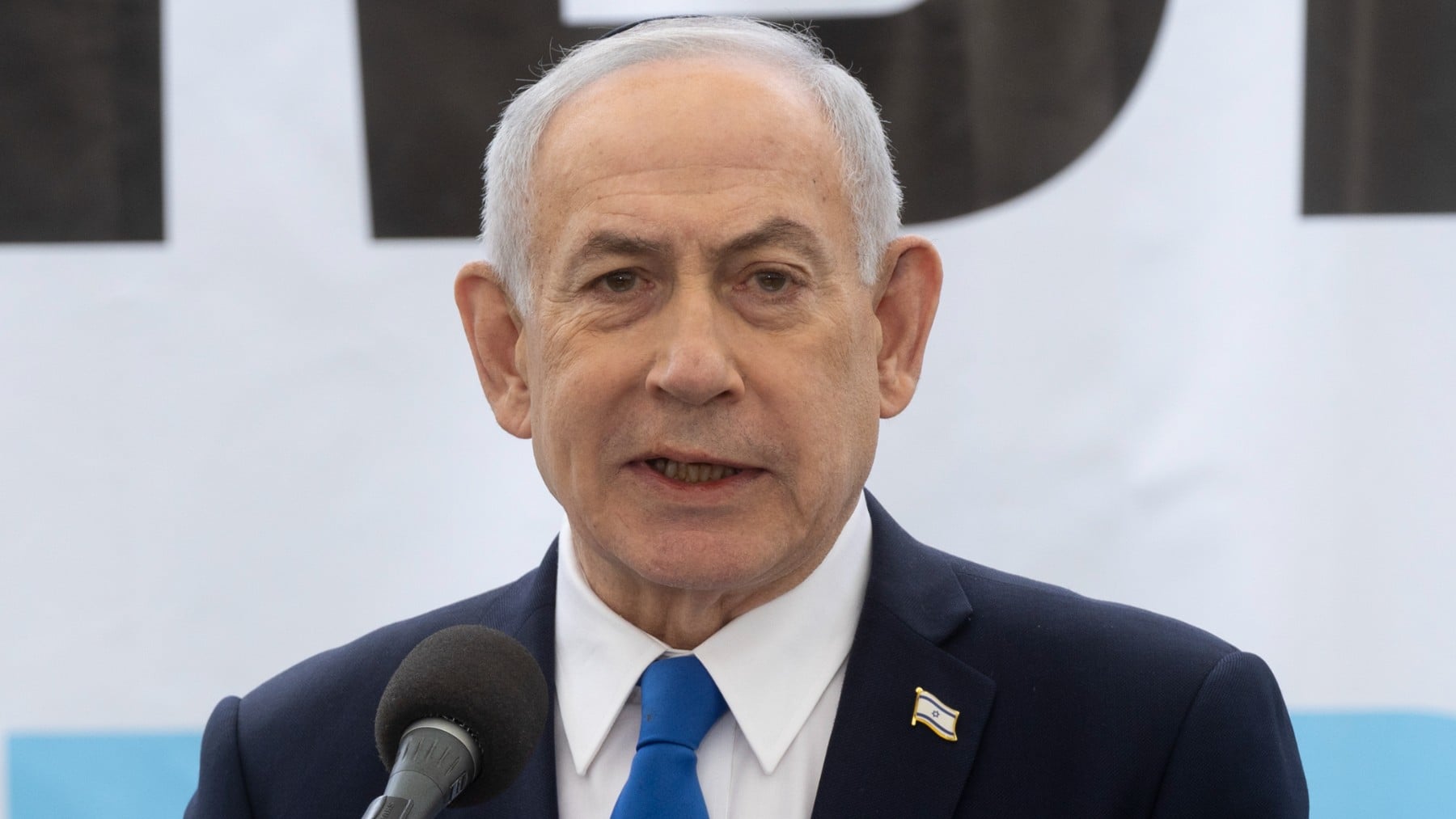 Netanyahu ordena al Ejército israelí golpear con fuerza a Hezbolá tras repetidas violaciones de la tregua