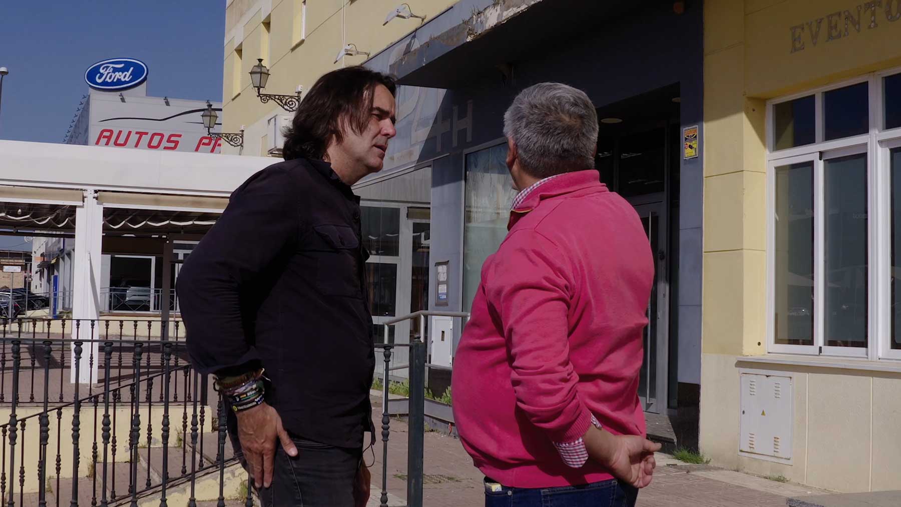 Los vecinos de Antequera (Málaga) se rebelan: Que expliquen por qué un mena vale más que un anciano español