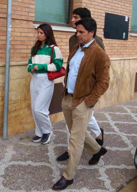 Tana Rivera y dem&aacute;s visitando a Roca Rey