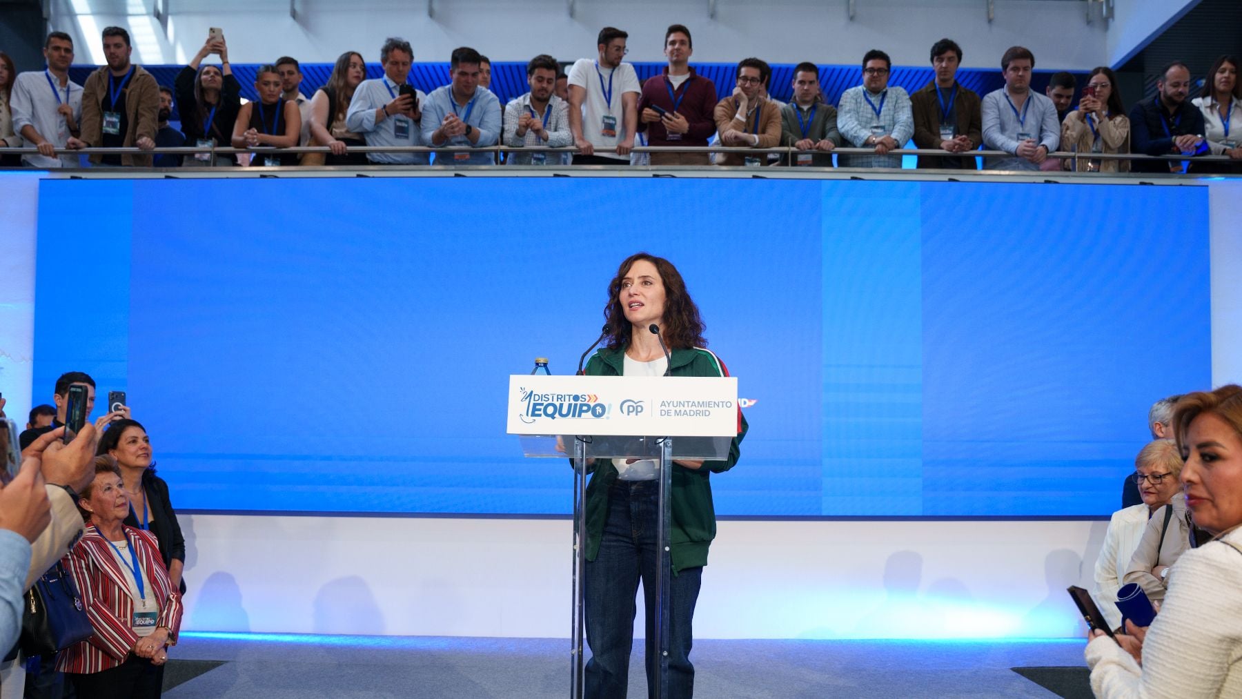 Ayuso acusa a Sánchez de crear odio al extranjero con su regularización: Quiere que la integración no sea posible