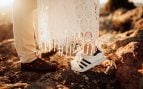 Olvida las zapatillas blancas: a todo el mundo le encantan las Sambas color capuchino de Adidas