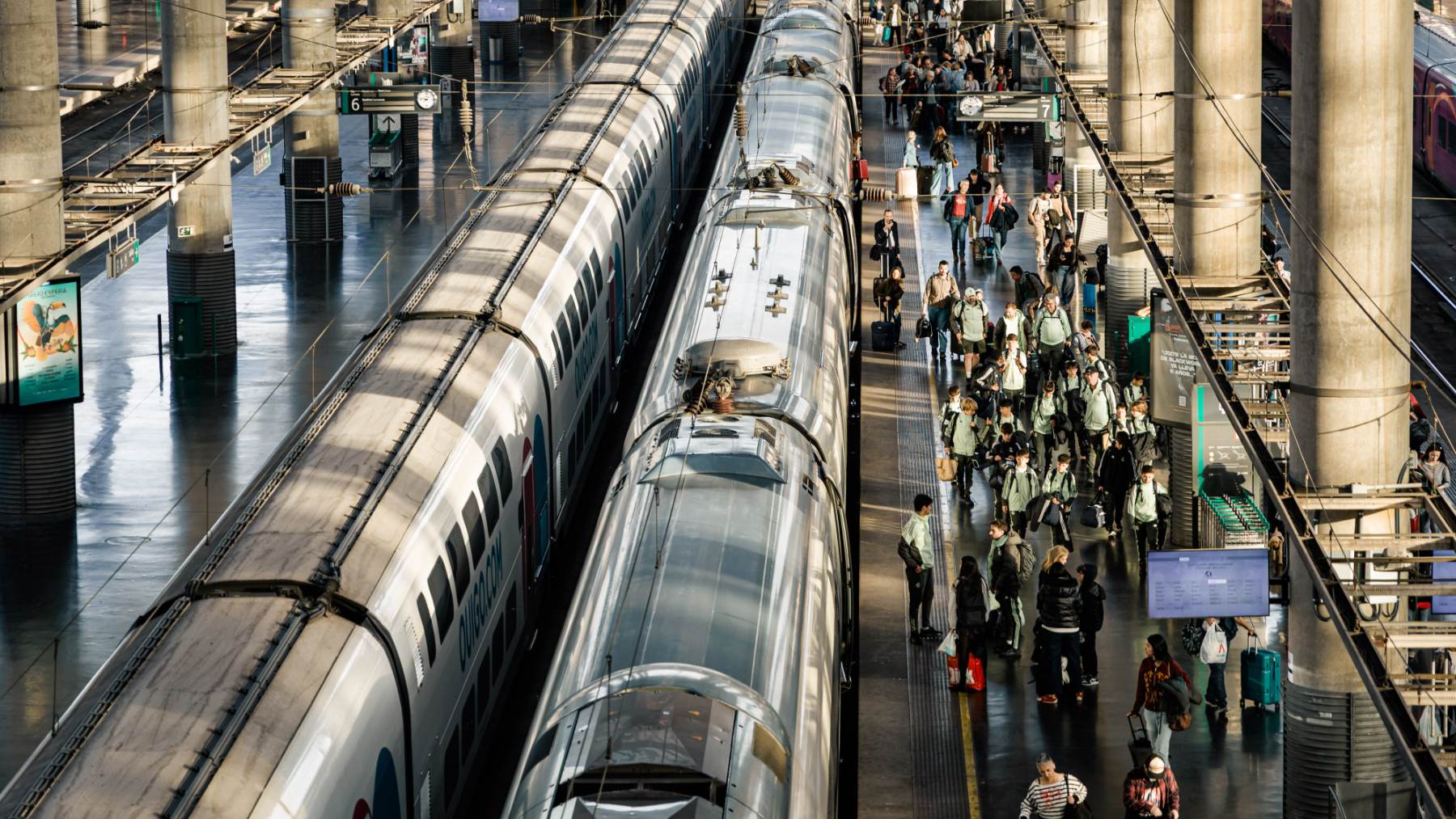 Domingo de caos en el AVE: numerosos trenes con retrasos por fallos en Atocha y en la línea Madrid-Andalucía