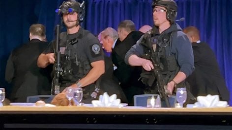 Trump es evacuado de la Cena de Corresponsales de la Casa Blanca. (Redes)