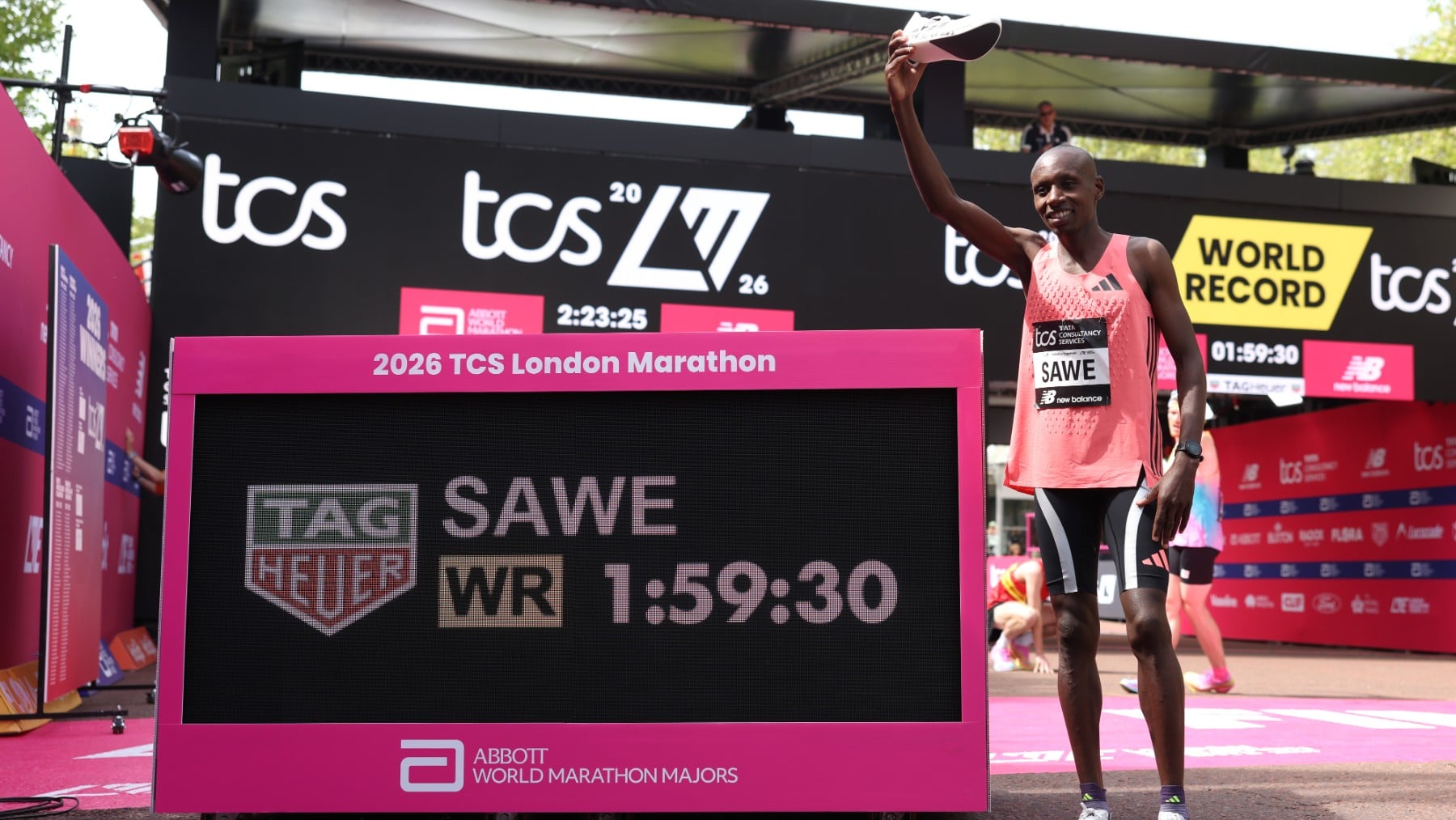 Historia de la maratón: ¡el keniano Sabastian Sawe es la primera persona en bajar de las dos horas!