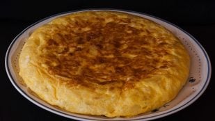 Tortilla de patatas al horno: cómo hacerla fácil, rápida y saludable