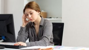 Agotamiento laboral. Foto: Freepik