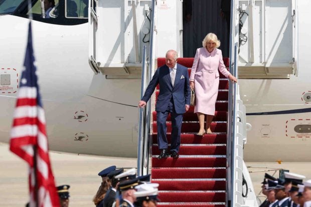 Camilla Parker Bowles y Carlos III llegando a Washington