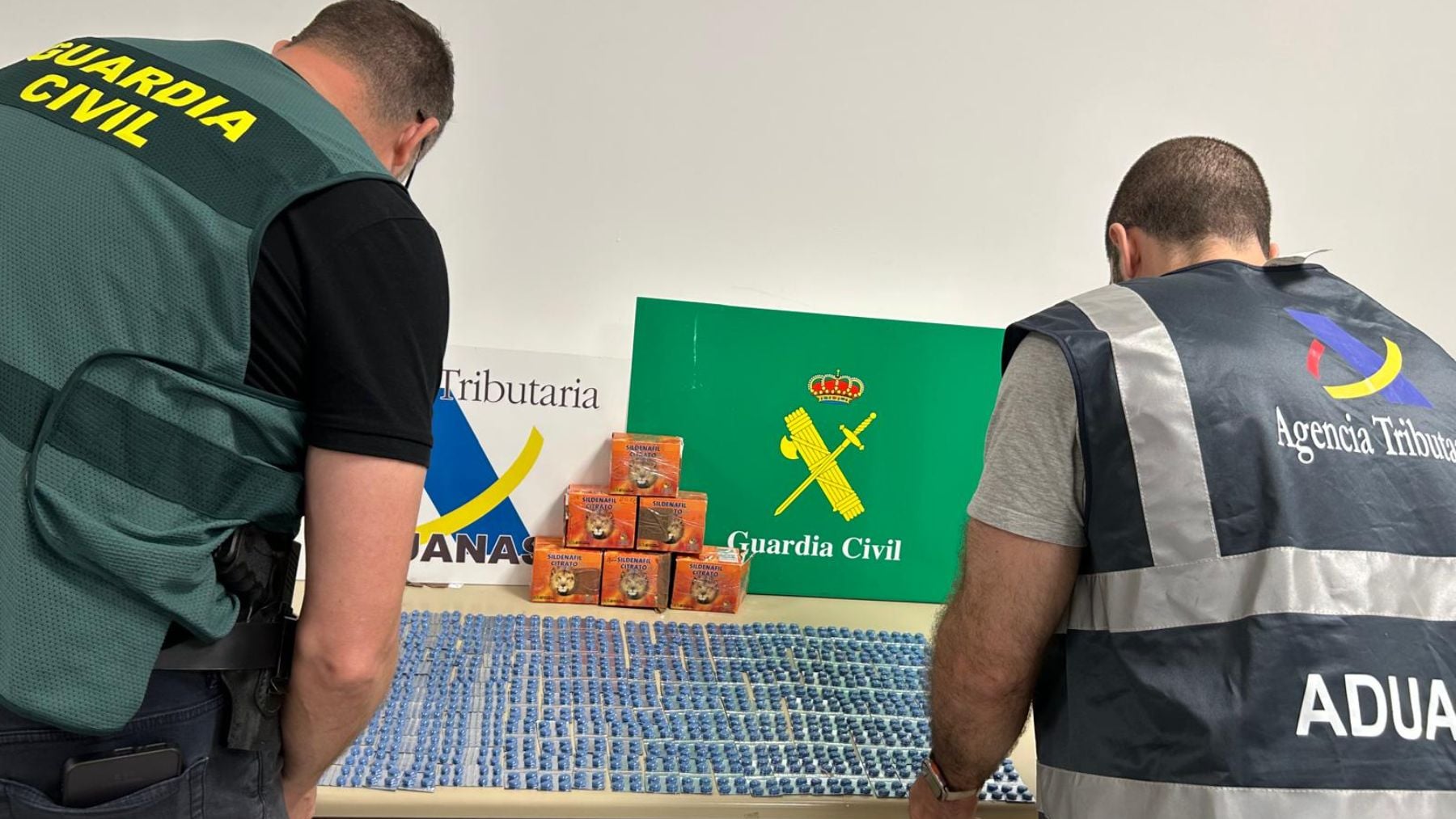 Interceptado un cargamento XXL de Viagra en el aeropuerto de Palma que prometía levantar más que sospechas