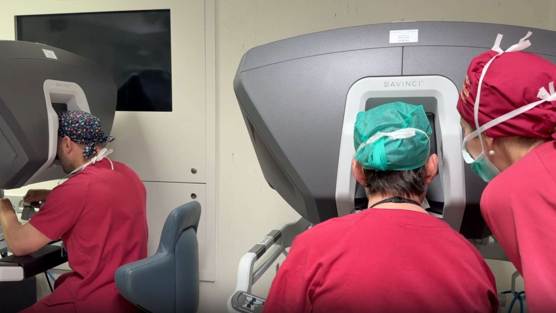 La Paz realiza la primera reconstrucción mamaria en España con tejido abdominal asistida por robot