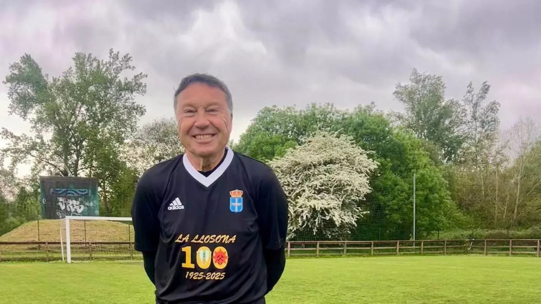 ¡Increíble pero real! Un portero rompe todos los límites y vuelve al fútbol con 70 años para jugar en Tercera