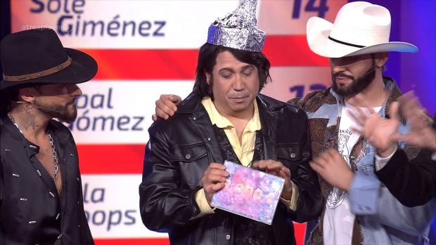 An&iacute;bal G&oacute;mez recibe el premio de 3.000 euros de Tu cara me suena para poder donar a una asociaci&oacute;n (Atresmedia).