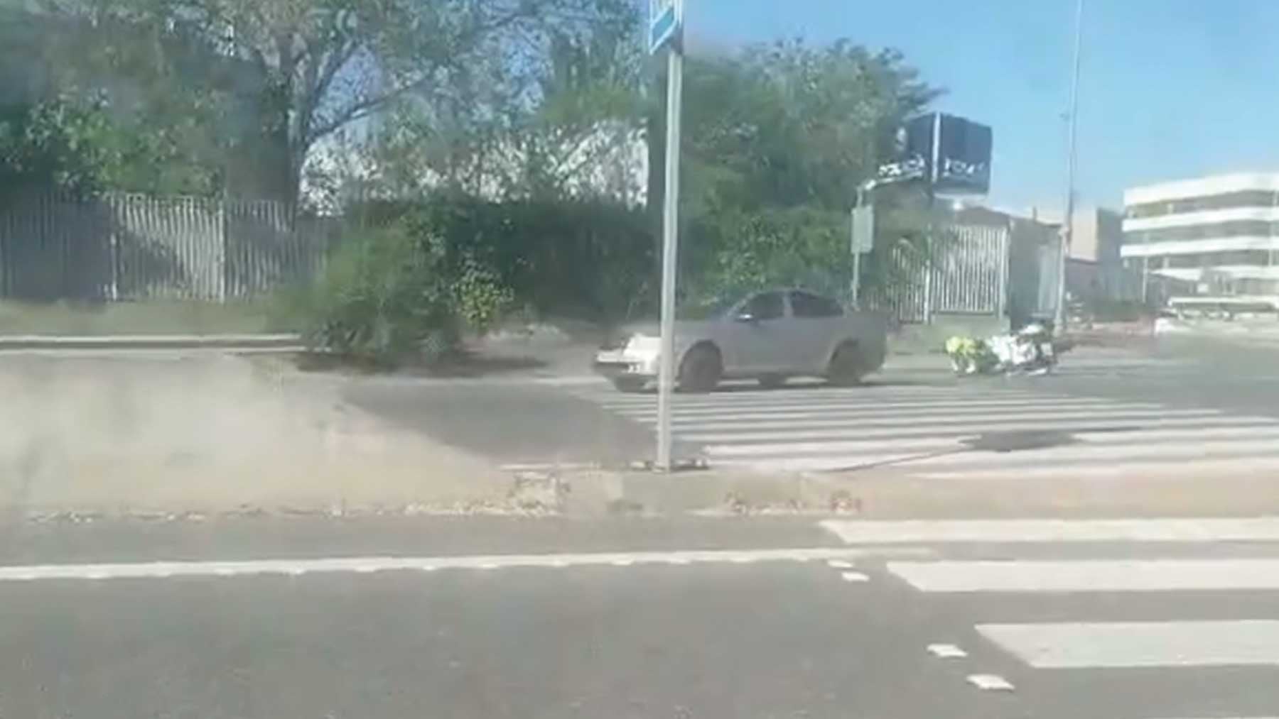 Un conductor graba el atropello de un delincuente a motoristas de la Guardia Civil para escapar