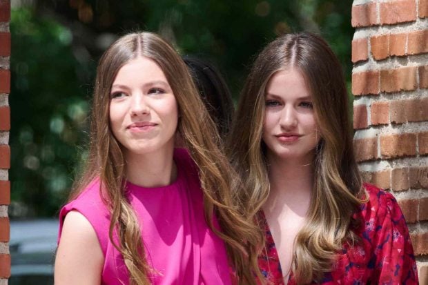 La infanta Sof&iacute;a y la princesa Leonor en un acto oficial. (Foto: Getty Images)