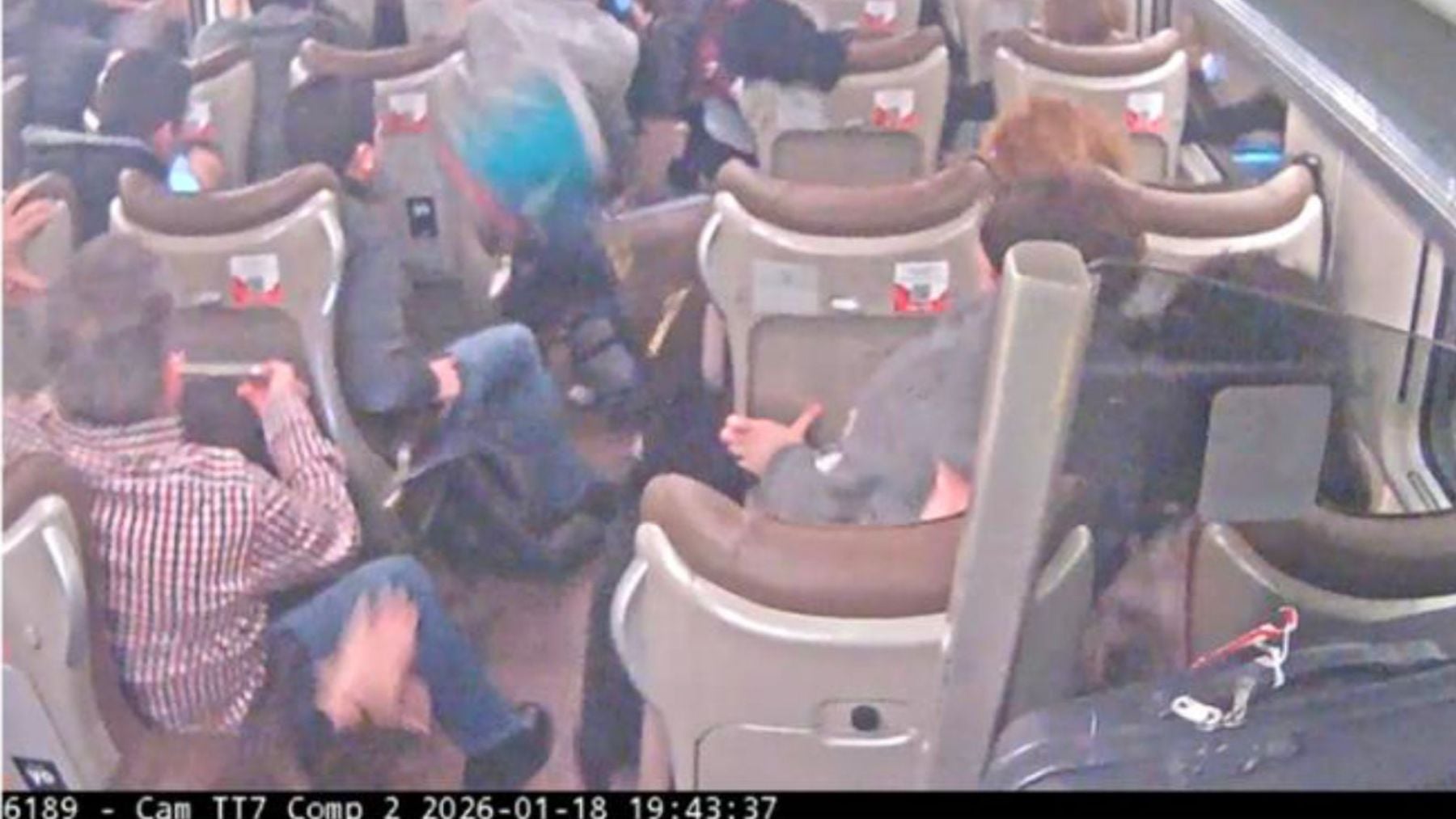 La Guardia Civil difunde las primeras imágenes del interior de los trenes de Adamuz y confirma la rotura de la vía