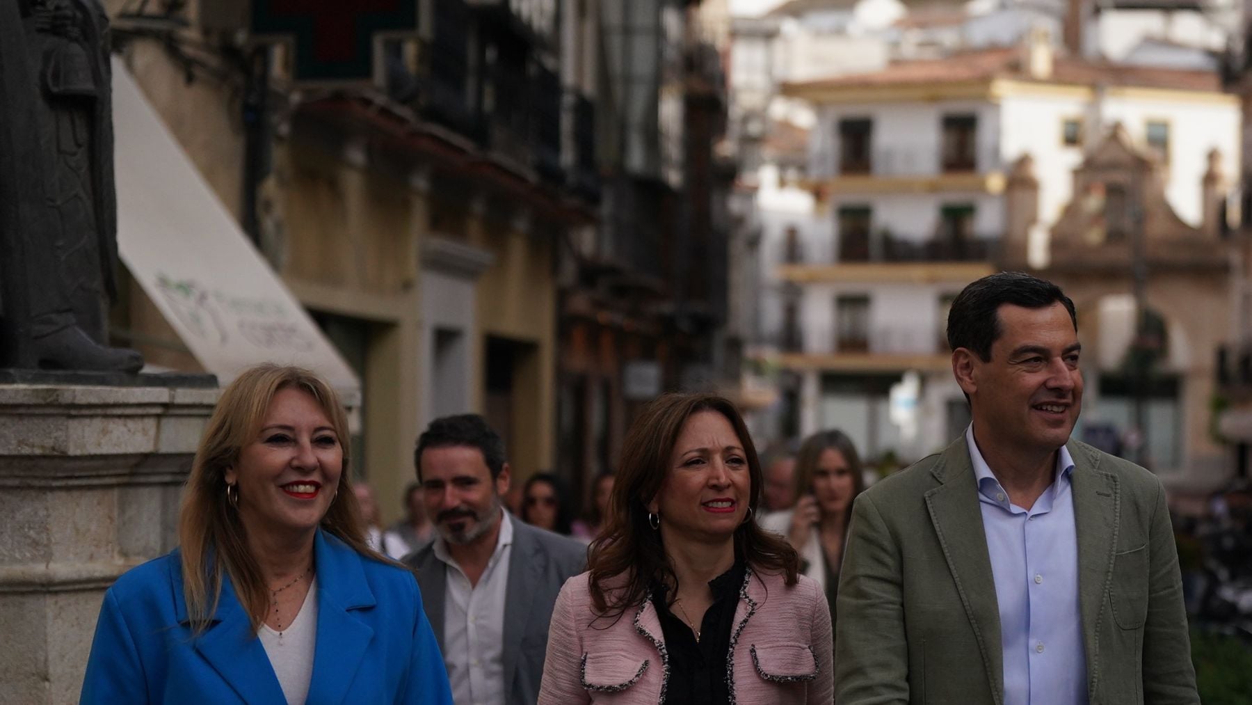 Moreno pide a Sánchez que negocie con los médicos por la huelga: hay 770.000 actos asistenciales cancelados en Andalucía