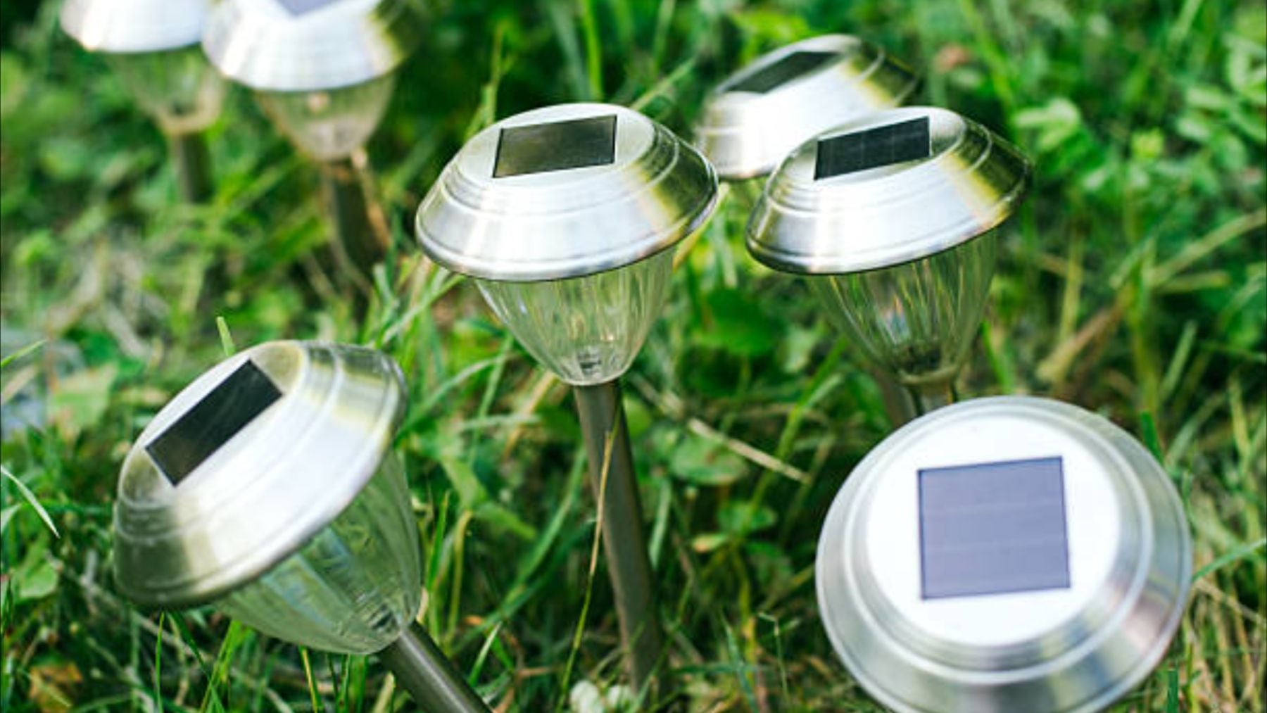 Colas en Lidl por el foco solar tirado de precio con el que tu jardín lucirá de revista: por menos de 6 euros