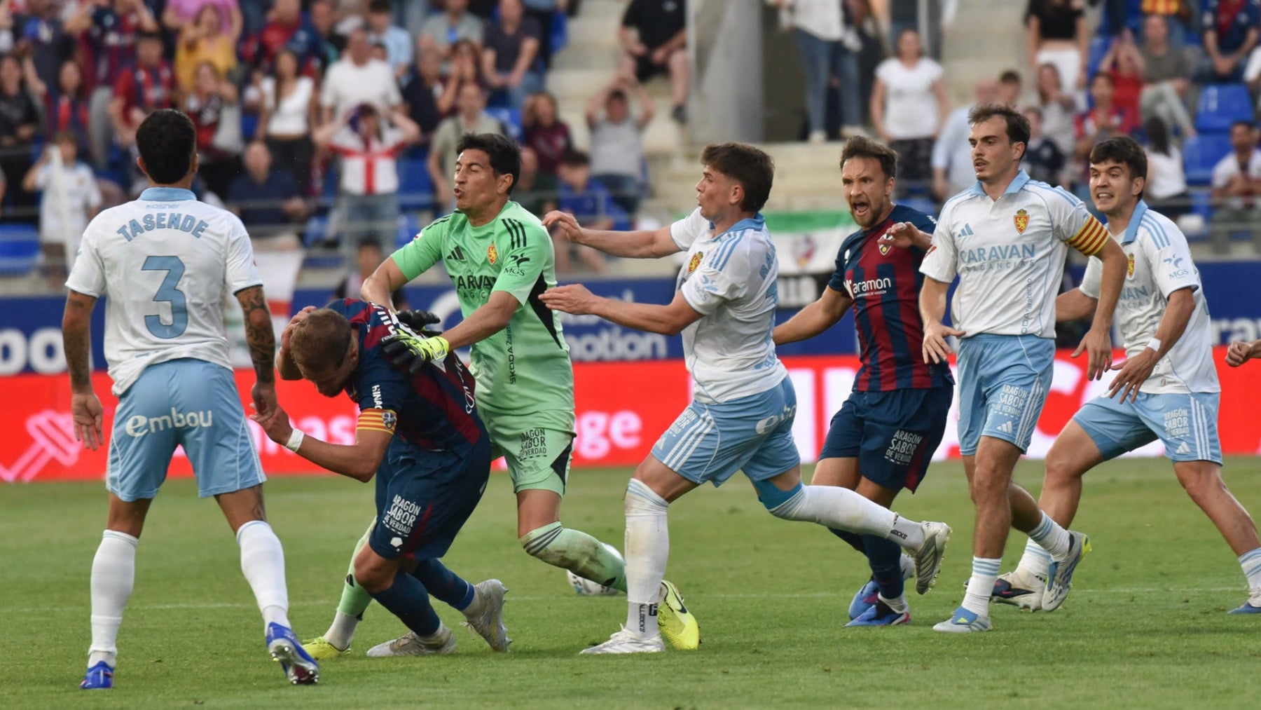 Andrada, portero del Zaragoza, castigado con 13 partidos de sanción por su puñetazo a Pulido