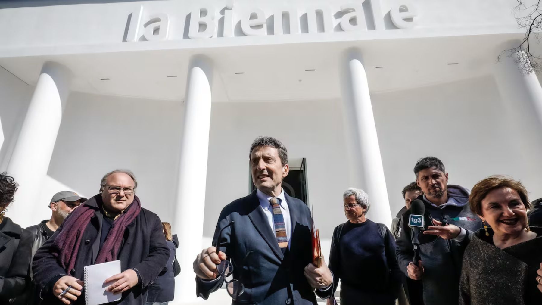 La política revienta la Bienal de Venecia: el jurado dimite por la participación de Israel y Rusia y los premios quedan en manos del público