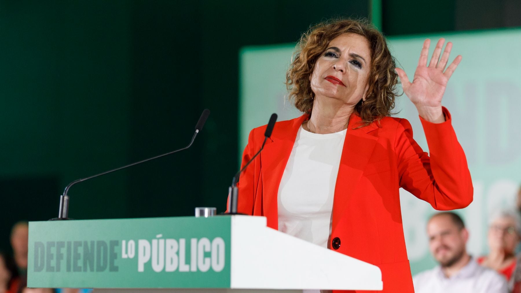 Montero inicia la campaña segura de su victoria el día después de que Aldama la señalara en el Supremo