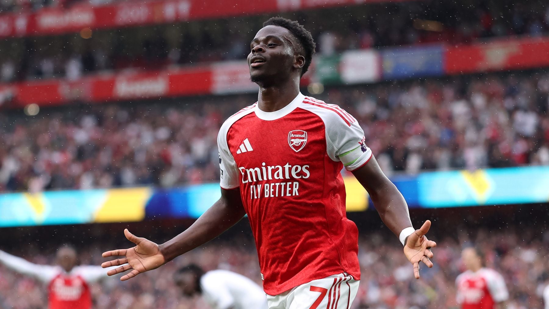 El Arsenal golea al Fulham con una exhibición de Saka para meter miedo al Atlético de Madrid