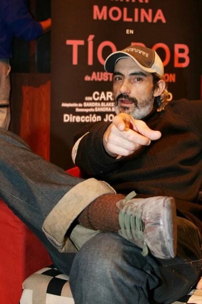 Micky Molina posando