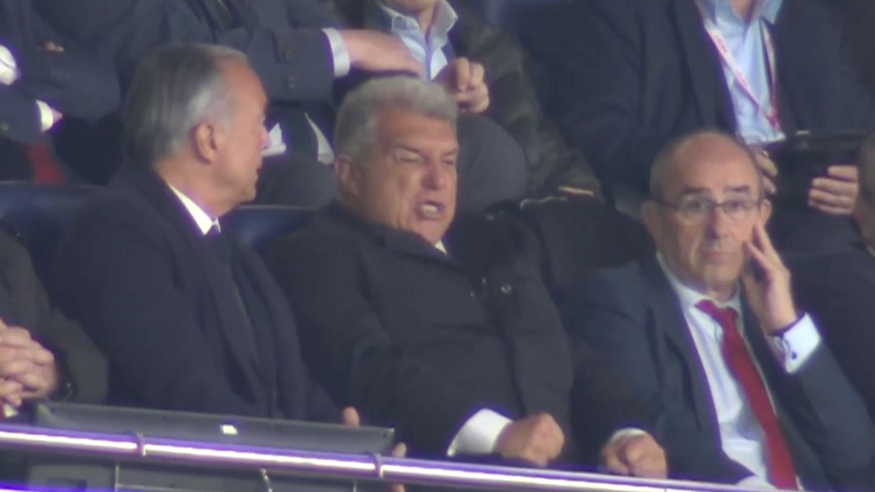 El gesto de Laporta en el palco de El Sadar tras el gol de Ferran: no se pudo contener