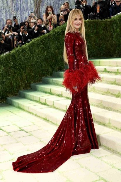 Nicole Kidman posando e la Met Gala